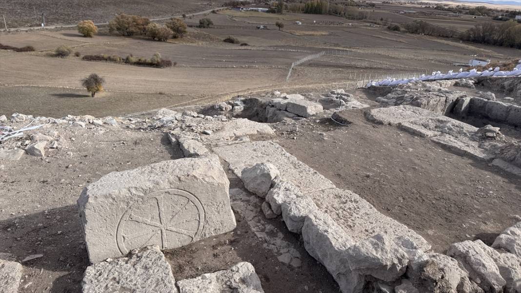 Konya’daki antik kentte 30 yeni mezar bulundu 6